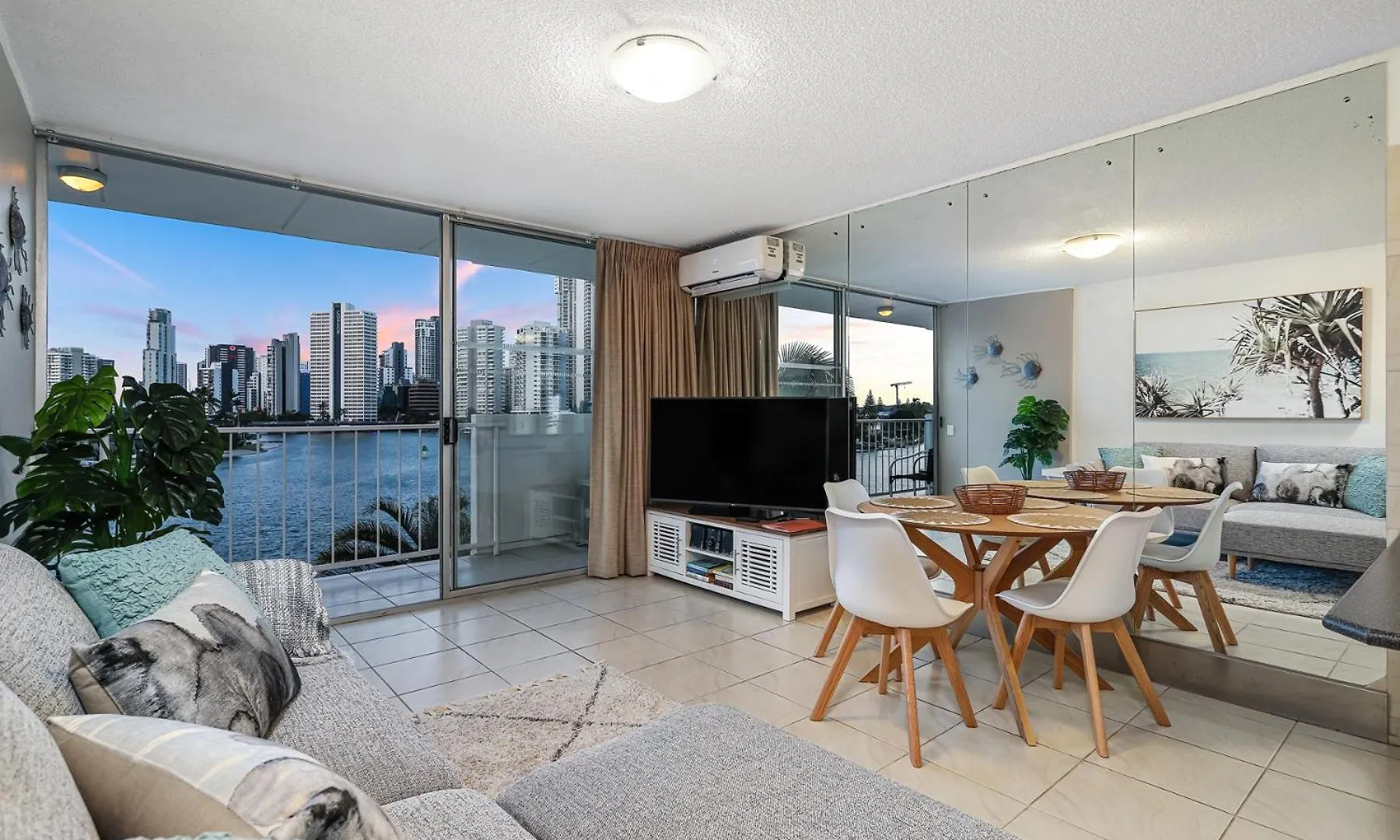 شقة Amazing Water Views Surfers Paradise غولد كوست أستراليا